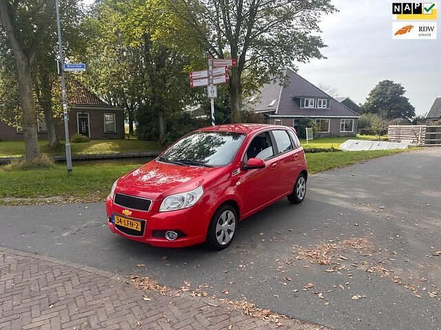 Rood Occasion 2010 Chevrolet Aveo LS Hatchback | € 1.550 (Eerlijke prijs) - Afbeelding 1/4