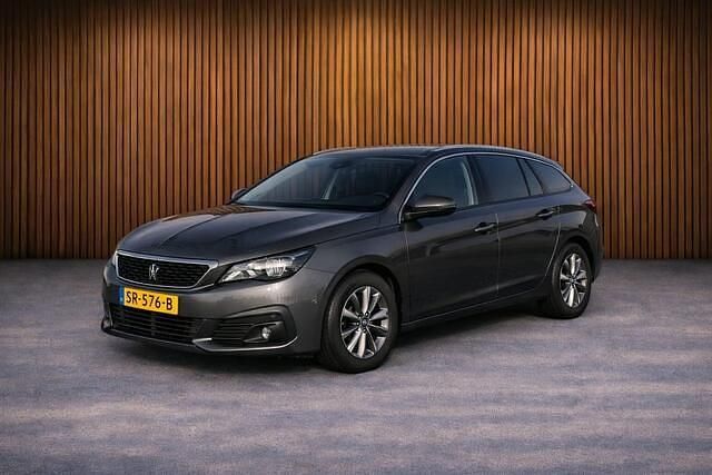 Grijs Occasion 2018 Peugeot 308 SW Stationwagen | € 8.950 (Super prijs) - Afbeelding 1/4
