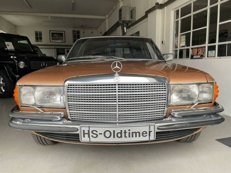 Goud422 byzanzgold metallic Gebruikt 1974 Mercedes 450 Sedan | € 29.500 - Afbeelding 1/4