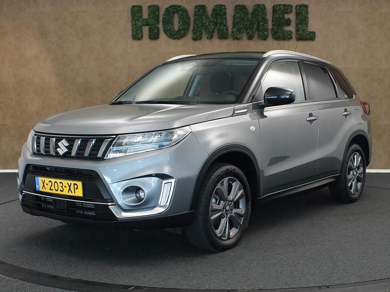 Grijs Gebruikt 2023 Suzuki Vitara SUV | € 23.645 (Eerlijke prijs) - Afbeelding 1/4