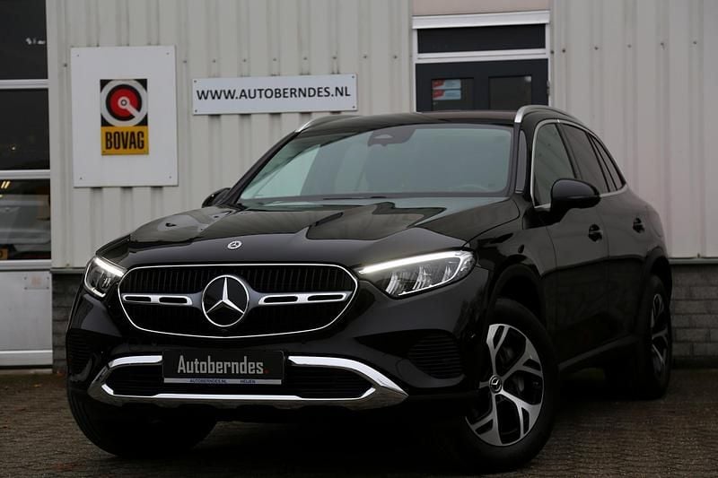 Zwart Gebruikt 2024 Mercedes GLC300e SUV | € 59.900 (Goede deal) - Afbeelding 1/4