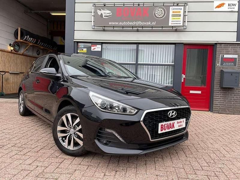 Occasion Hyundai i30 N Line 101 PK (74 kW) 2019 Zwart (metallic) Hatchback