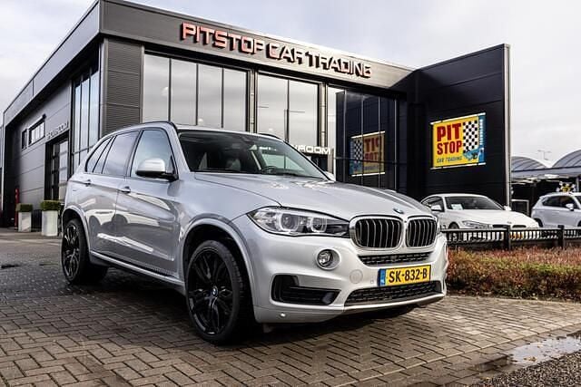 Grijs Gebruikt 2016 BMW X5 Executive SUV | € 34.950 (Eerlijke prijs) - Afbeelding 1/3