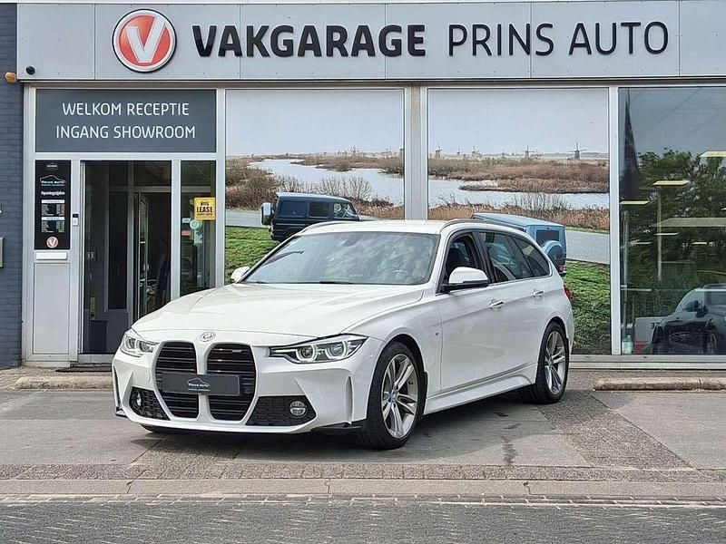 Wit Gebruikt 2017 BMW 320 Executive Stationwagen | € 23.900 (Iets duurder) - Afbeelding 1/4