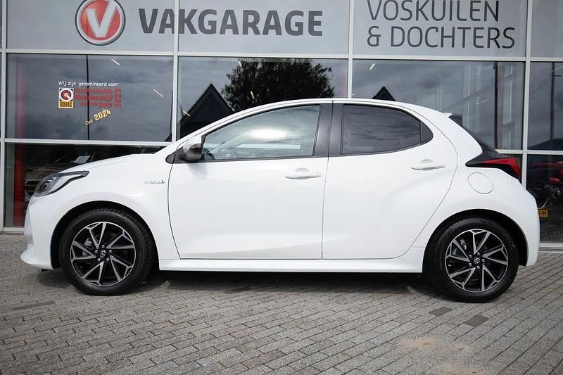 Occasion Toyota Yaris Hybrid Design 116 PK (85 kW) 2021 Wit Hatchback