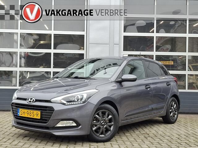 Grijs Occasion 2018 Hyundai i20 Edition Hatchback | € 11.940 (Eerlijke prijs) - Afbeelding 1/4