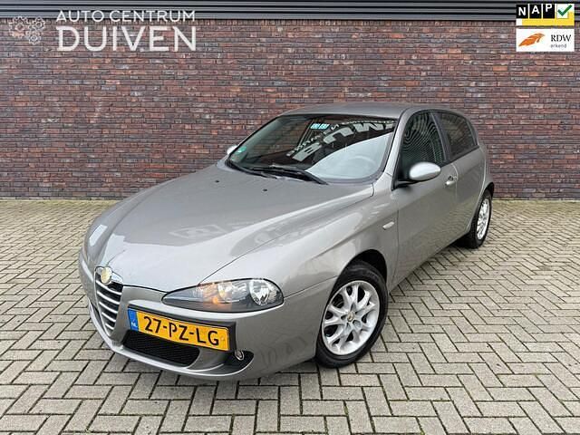 Grijs Gebruikt 2005 Alfa Romeo 147 Hatchback | € 1.650 (Eerlijke prijs) - Afbeelding 1/4