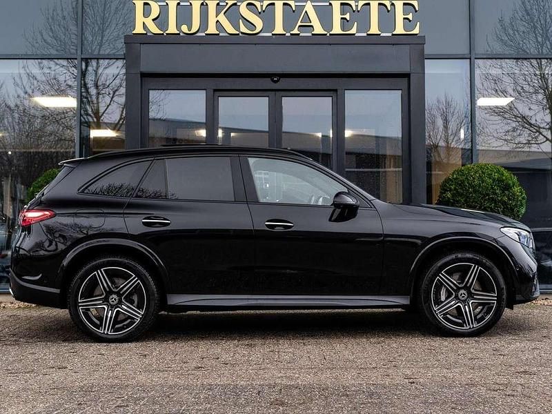 Occasion Mercedes GLC300e AMG line 313 PK (230 kW) 2023 Zwart (metallic) SUV