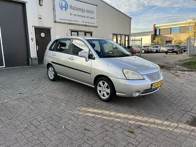 Grijs (metallic) Gebruikt 2004 Suzuki Liana Limited Hatchback | € 999 (Eerlijke prijs) - Afbeelding 1/4