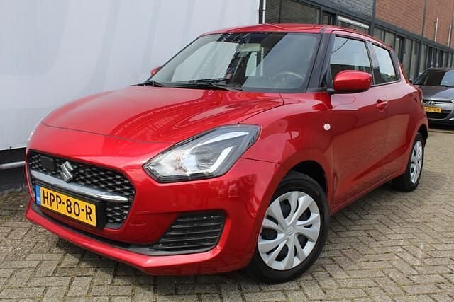 Rood Gebruikt 2023 Suzuki Swift Hatchback | € 14.450 (Super prijs) - Afbeelding 1/4