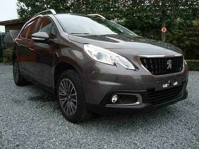 Grijs Gebruikt 2017 Peugeot 2008 Active SUV | € 11.895 (Duur) - Afbeelding 1/4