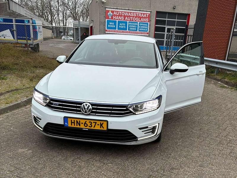 Wit Occasion 2015 VW Passat GTE Sedan | € 11.750 (Eerlijke prijs) - Afbeelding 1/4