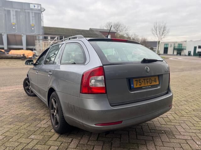 Occasion Skoda Octavia Business Line 105 PK (77 kW) 2012 Grijs Stationwagen