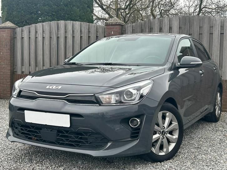 Grijs (metallic) Occasion 2023 Kia Rio Hatchback | € 17.950 (Goede deal) - Afbeelding 1/4