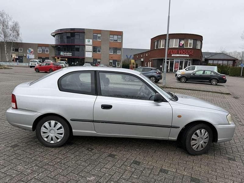 Occasion Hyundai Accent 90 PK (66 kW) 2003 Grijs Sedan