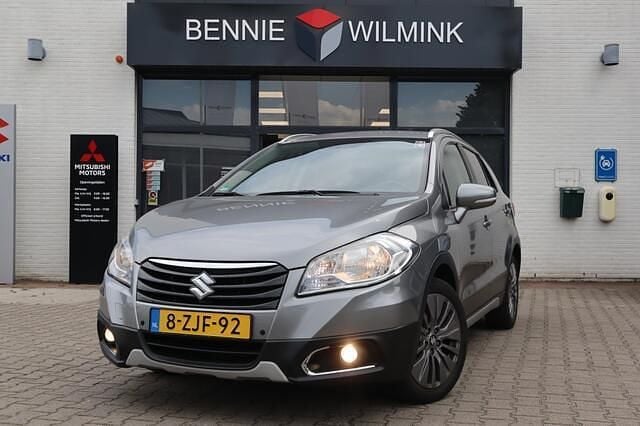 Grijs Gebruikt 2015 Suzuki SX4 S-Cross Exclusive SUV | € 13.895 (Eerlijke prijs) - Afbeelding 1/4