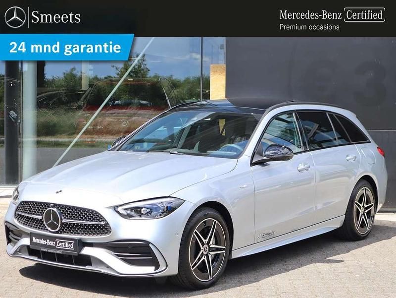 Grijs, metallic lak Gebruikt 2025 Mercedes C300e Business Stationwagen | € 60.888 (Duur) - Afbeelding 1/4