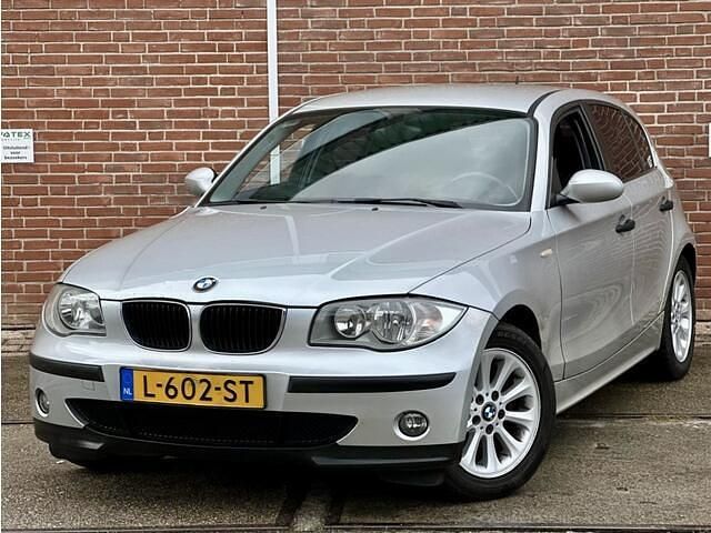 Grijs Gebruikt 2004 BMW 116 Hatchback | € 3.650 (Eerlijke prijs) - Afbeelding 1/4