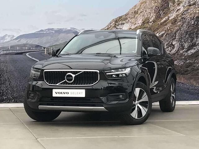 Zwart Gebruikt 2021 Volvo XC40 Momentum SUV | € 34.950 (Eerlijke prijs) - Afbeelding 1/4