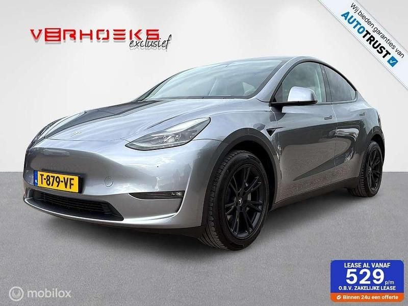 Grijs, metallic lak Gebruikt 2023 Tesla Model Y Long Range SUV | € 39.950 (Iets duurder) - Afbeelding 1/4