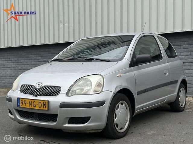 Grijs Gebruikt 2003 Toyota Yaris Terra Hatchback | € 1.750 (Eerlijke prijs) - Afbeelding 1/4
