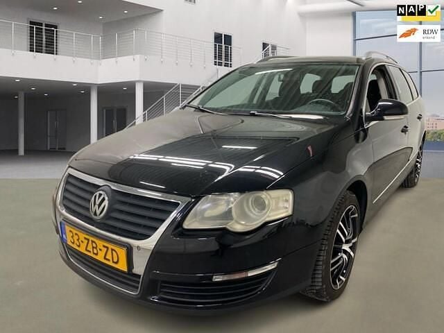 Zwart Gebruikt 2008 VW Passat Comfortline Stationwagen | € 3.500 (Iets duurder) - Afbeelding 1/4