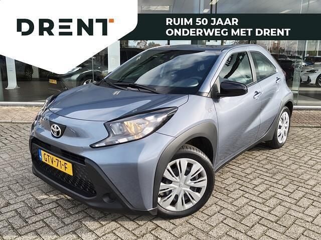 Grijs Gebruikt 2024 Toyota Aygo Play Hatchback | € 16.795 (Eerlijke prijs) - Afbeelding 1/4