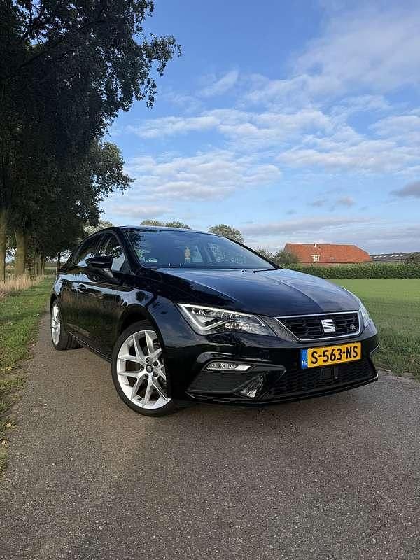 Zwart Gebruikt 2018 Seat Leon FR Stationwagen | € 14.000 (Eerlijke prijs) - Afbeelding 1/4