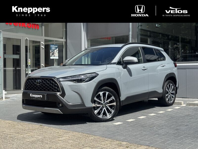 Grijs Gebruikt 2024 Toyota Corolla Cross Style SUV | € 36.950 (Eerlijke prijs) - Afbeelding 1/4