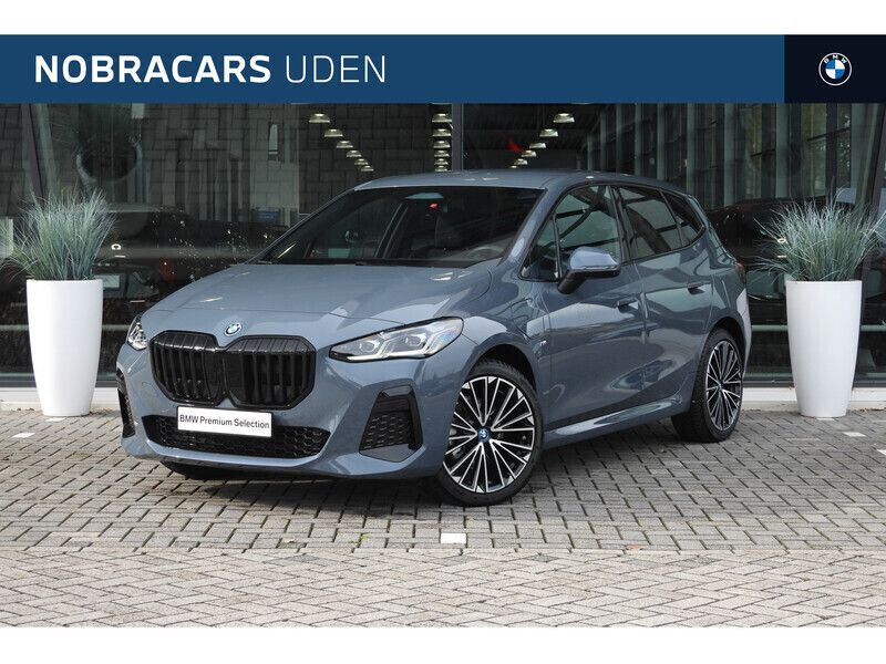 Grijs Gebruikt 2024 BMW 225 Active Tourer Executive MPV | € 45.950 (Eerlijke prijs) - Afbeelding 1/4