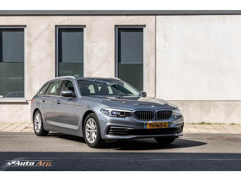 Grijs Gebruikt 2018 BMW 520 Executive Stationwagen | € 24.950 (Eerlijke prijs) - Afbeelding 1/4