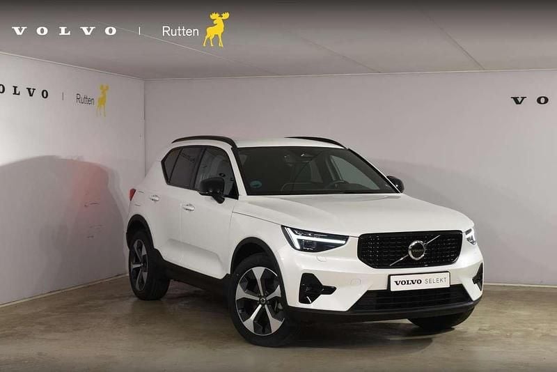 Wit Gebruikt 2024 Volvo XC40 Plus SUV | € 43.840 (Eerlijke prijs) - Afbeelding 1/4