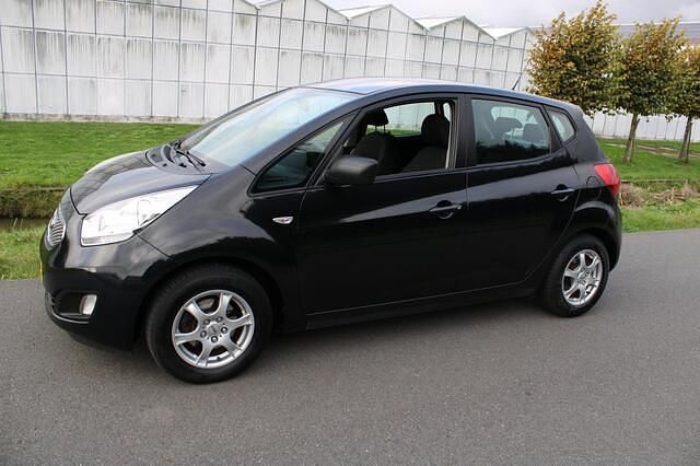 Zwart Gebruikt 2010 Kia Venga Hatchback | € 5.650 (Eerlijke prijs) - Afbeelding 1/4