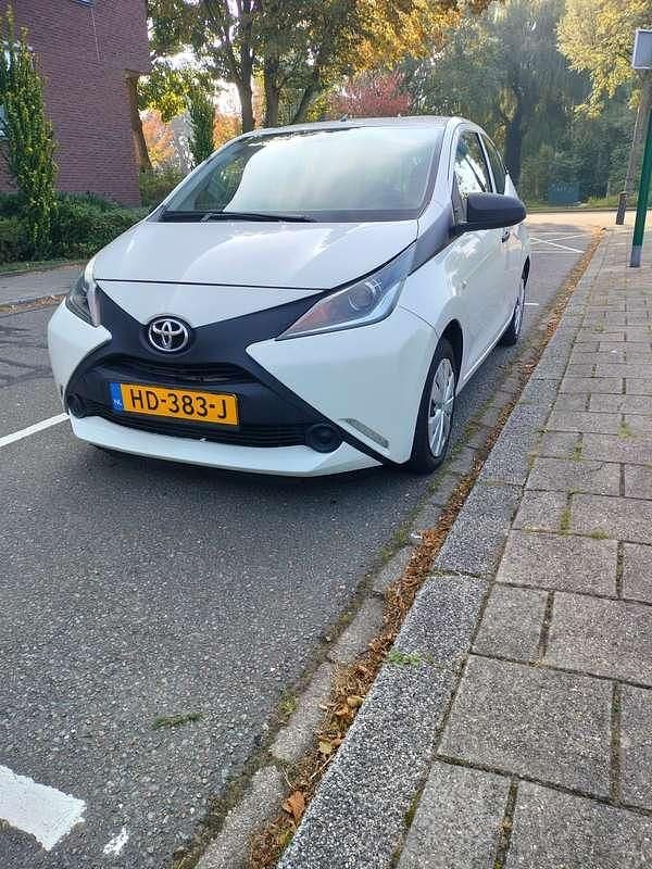 Gebruikt 2015 Toyota Aygo Hatchback | € 4.250 (Super prijs) - Afbeelding 1/4