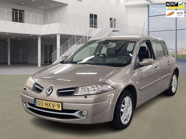 Beige Gebruikt 2009 Renault Mégane III Hatchback | € 1.750 (Eerlijke prijs) - Afbeelding 1/4