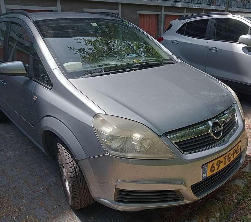 Grijs Gebruikt 2006 Opel Zafira Enjoy MPV | € 1.350 (Goede deal) - Afbeelding 1/4
