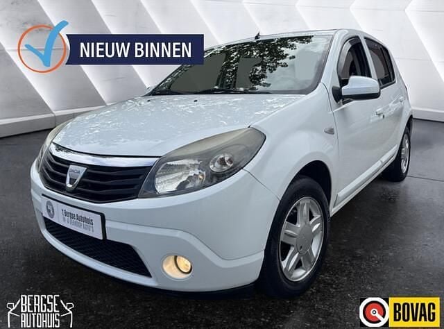 Wit Gebruikt 2011 Dacia Sandero Hatchback | € 3.990 (Eerlijke prijs) - Afbeelding 1/4