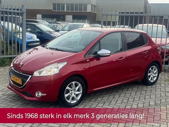 Rood Gebruikt 2014 Peugeot 208 Style Hatchback | € 6.890 (Eerlijke prijs) - Afbeelding 1/4
