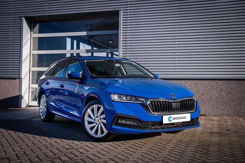 Occasion Skoda Octavia Business Line 204 PK (150 kW) 2022 Blauw Stationwagen
