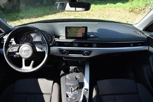 Zwart Gebruikt 2019 Audi A4 Sport Stationwagen | € 19.945 (Goede deal) - Afbeelding 1/4