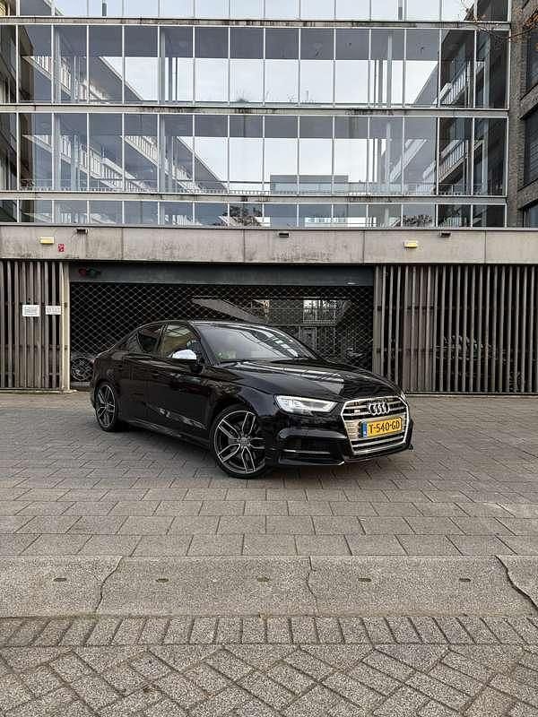 Zwart Gebruikt 2018 Audi S3 Sedan | € 26.349 (Eerlijke prijs) - Afbeelding 1/4