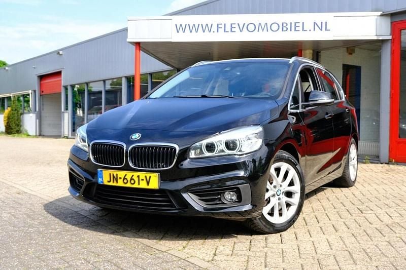 Zwart Gebruikt 2016 BMW 225 Active Tourer Executive MPV | € 11.850 (Goede deal) - Afbeelding 1/4