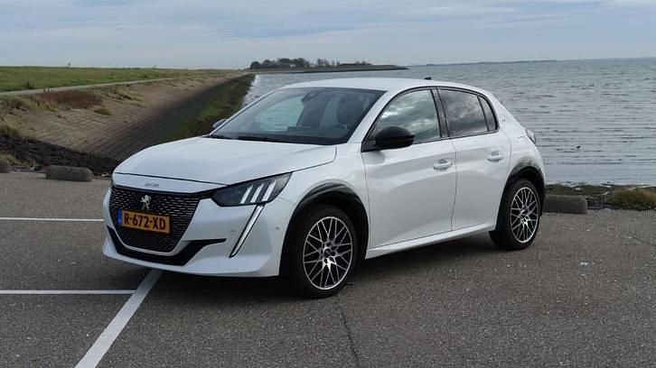 Gebruikt 2021 Peugeot 208 Hatchback | € 15.950 (Duur) - Afbeelding 1/4