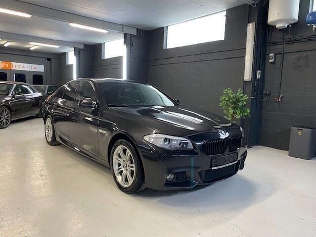 Zwart Gebruikt 2011 BMW 520 Sport Line Sedan | € 14.750 (Eerlijke prijs) - Afbeelding 1/4
