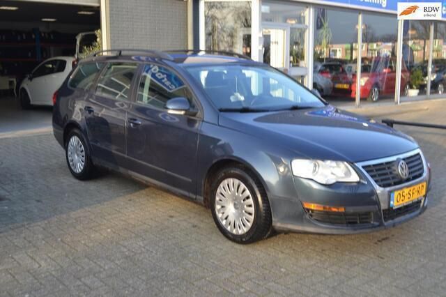 Grijs Gebruikt 2006 VW Passat Trendline Stationwagen | € 1.999 (Eerlijke prijs) - Afbeelding 1/4