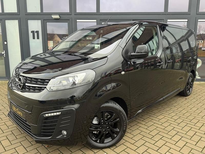 Zwart (metallic) Gebruikt 2020 Opel Vivaro-e Combi Edition Van | € 26.990 - Afbeelding 1/4