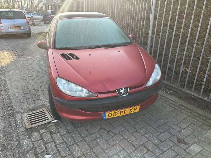 Rood Gebruikt 2004 Peugeot 206 Hatchback | € 900 (Eerlijke prijs) - Afbeelding 1/4