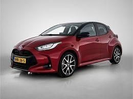 Rood metallic Gebruikt 2022 Toyota Yaris Edition Hatchback | € 24.745 (Iets duurder) - Afbeelding 1/3