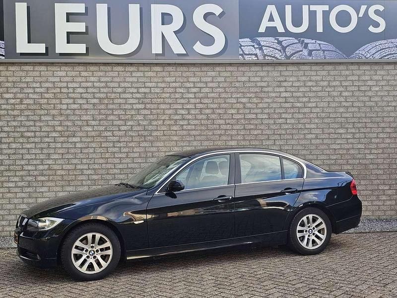 Zwart Gebruikt 2006 BMW 318 Sedan | € 1.850 (Super prijs) - Afbeelding 1/4