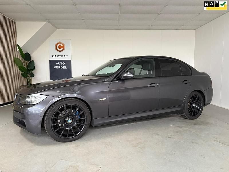 Grijs Gebruikt 2006 BMW 325 Executive Sedan | € 5.750 (Eerlijke prijs) - Afbeelding 1/4